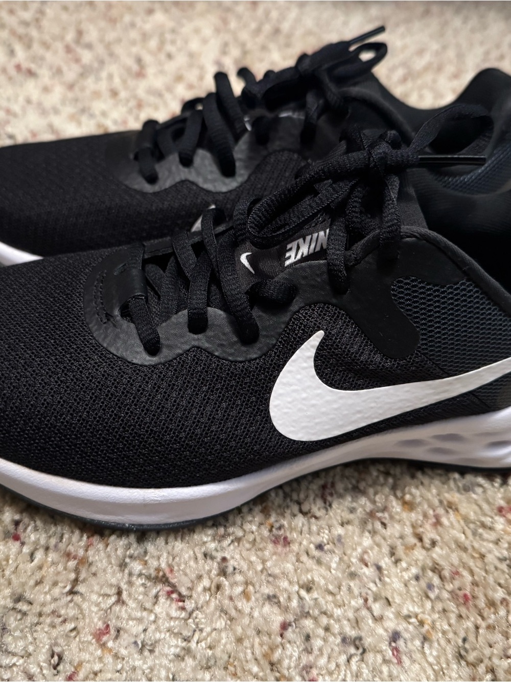 Nike women’s Black and White Running Sneakers